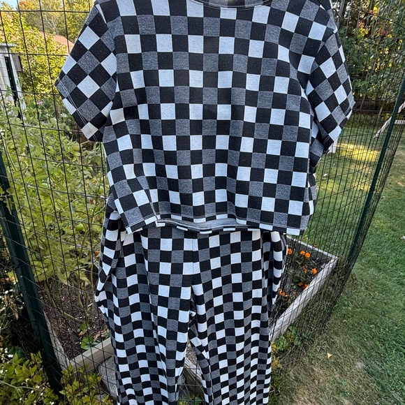 BP Monochrome Checkered Two Piece St - Picture 1 of 4